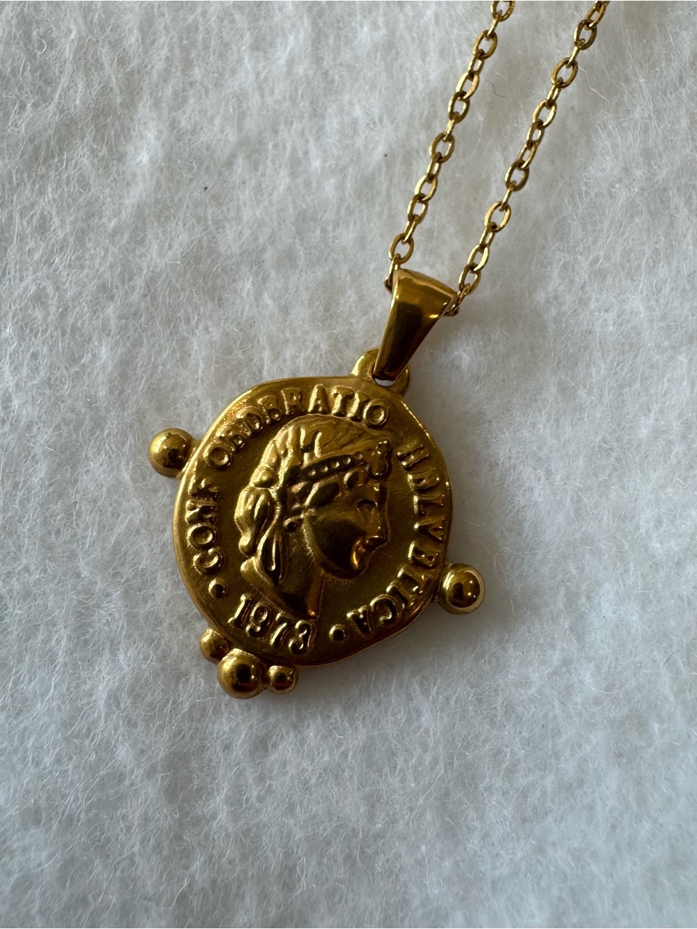 NWT Louise Carter Rome Pendant Necklace Waterproof 18K Gold PVD - Picture 7 of 8